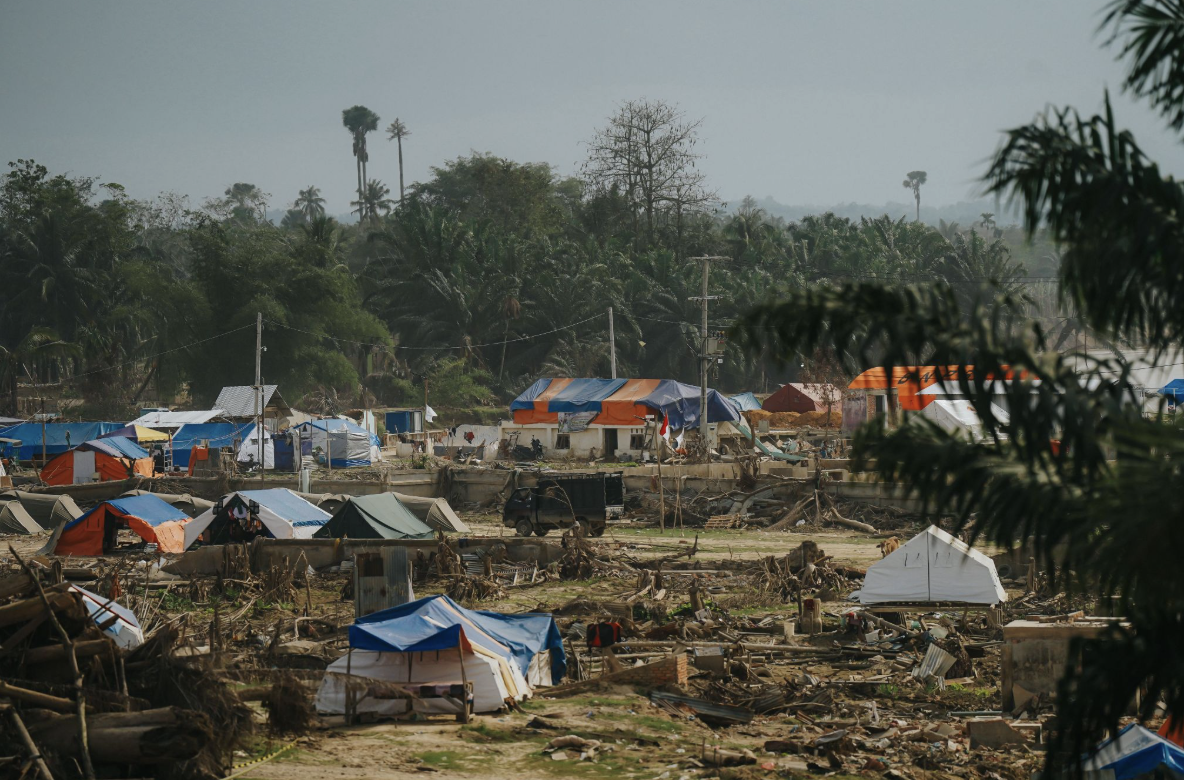 Rapid-deployment mobile power system for disaster relief